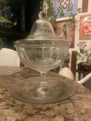 LINDA COMPOTEIRA ANTIGA DE CRISTAL COM PRESENTOIR