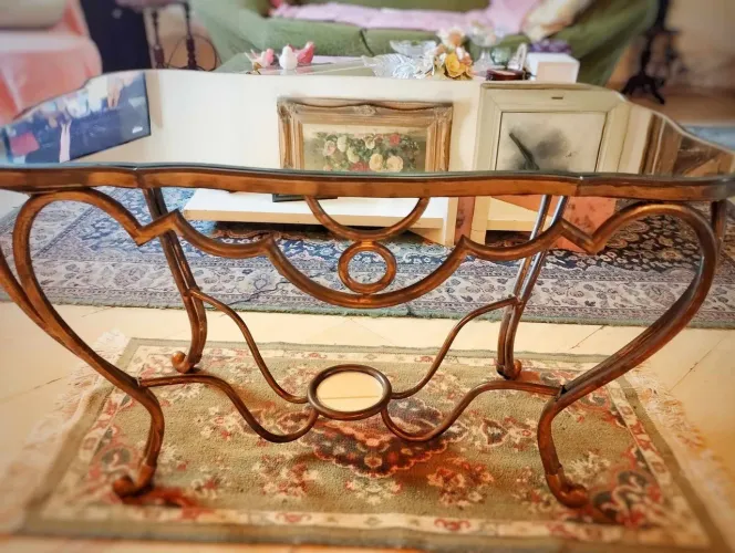 Mesa de centro em ferro com tampo de vidro