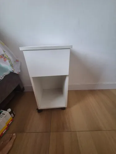 Armário pequeno branco