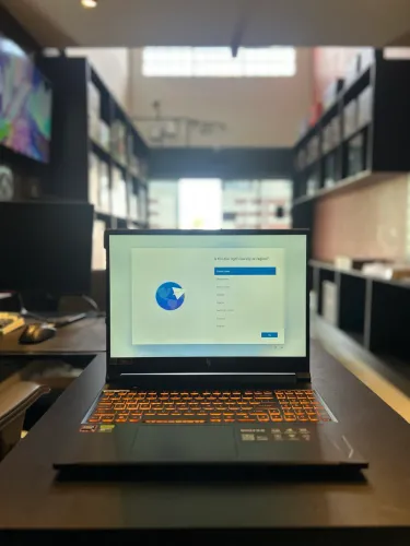 Notebook Acer Nitro V16 AI - RTX 5060 8GB / Intel Core 7 / 32GB DDR5 (Aceito Trocas)