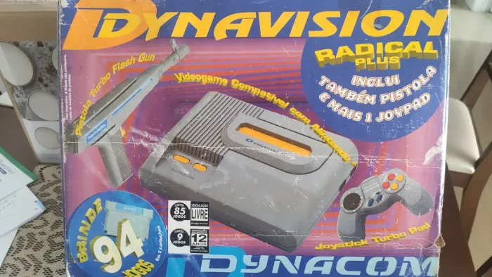 Dynavision 1983 com 2 cartuchos 94 jogos, pistola e 2 controles caixa e manuais completo.