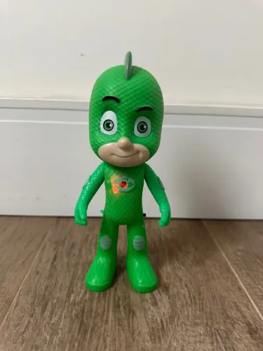 boneco pj masks lagartixo (emite palavras em inglês) - aproximadamente 19 cm altura