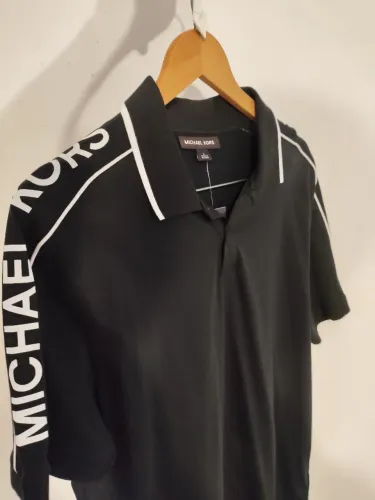 Polo Mickael Kors preta - L / G