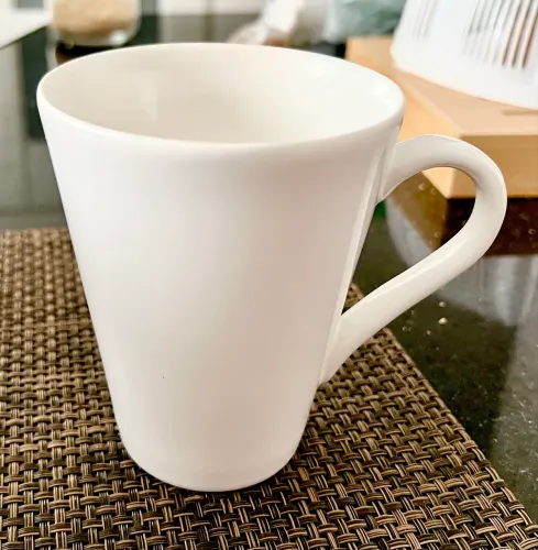 Conjunto de 4 canecas de porcelana - 320 ml