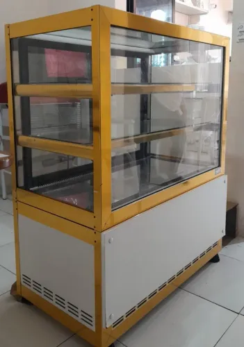 Vitrine Refrigerada excelente p/ cafeteria e/ou confeitaria