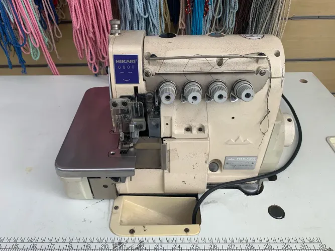 Máquina de costura overlock Hikari 6814