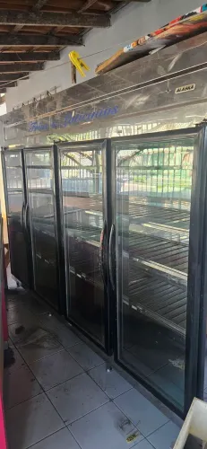 Vendo freezer expositor 4 portas