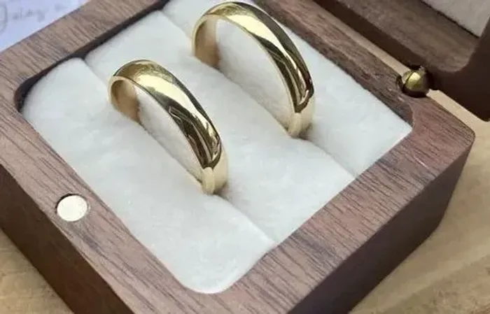 Par de alianças de casamento abauladas banhadas a ouro18k 