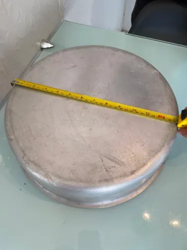 Forma de bolo grande de alumínio grosso redonda 33cm de diâmetro.