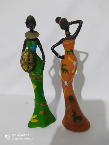 Lote de duas bonecas Africana em resina enfeite de mesa
