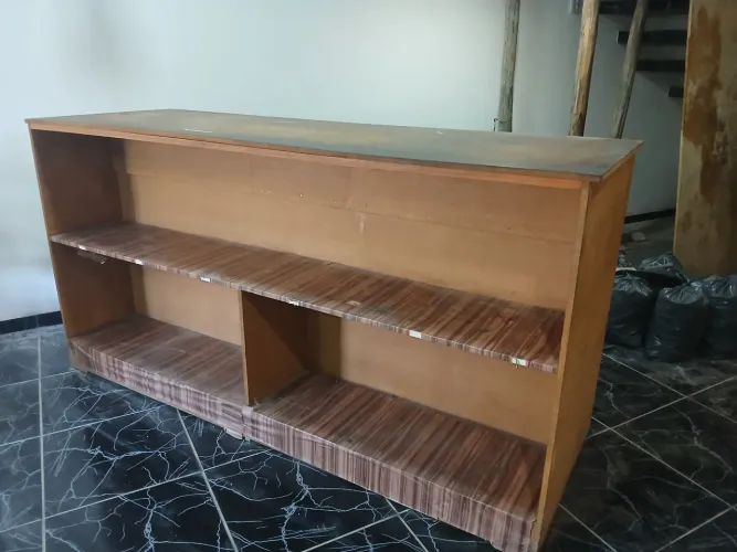 Balcão de madeira 