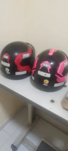 Dois (02)Capacete para moto usado