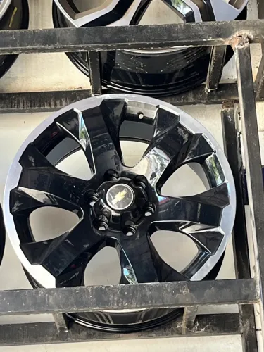 Roda S10 aro 18 Black diamantada.