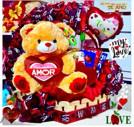 LINDA CESTA PRONTA DE CHOCOLATES COM URSO GRANDE. TEMOS ESSA E OUTRAS CESTAS DISPONÍVEIS 