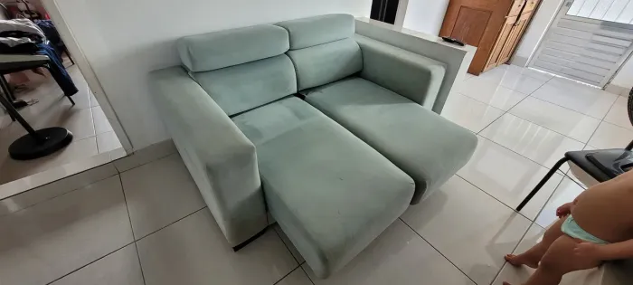 Sofá dos lugares retrátil