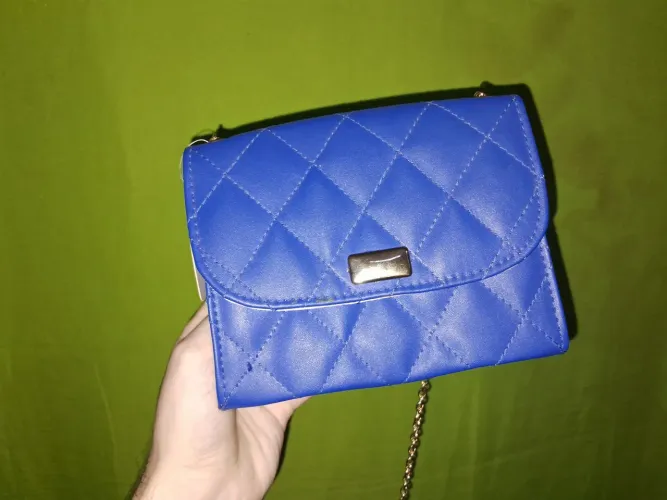 Bolsinha de ombro azul feminina