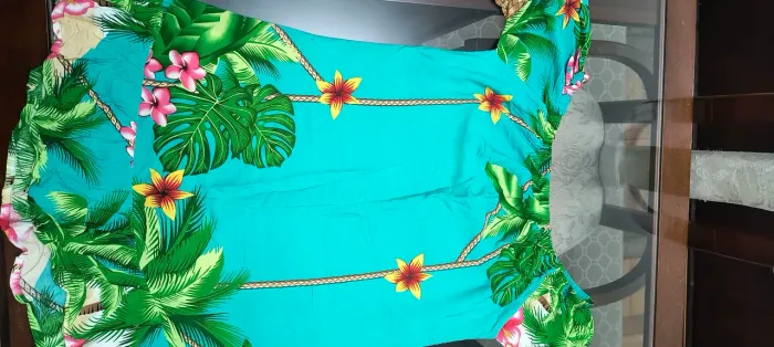 Vestido em viscose, forrado, com babados P