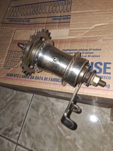 Cubo traseiro contra pedal