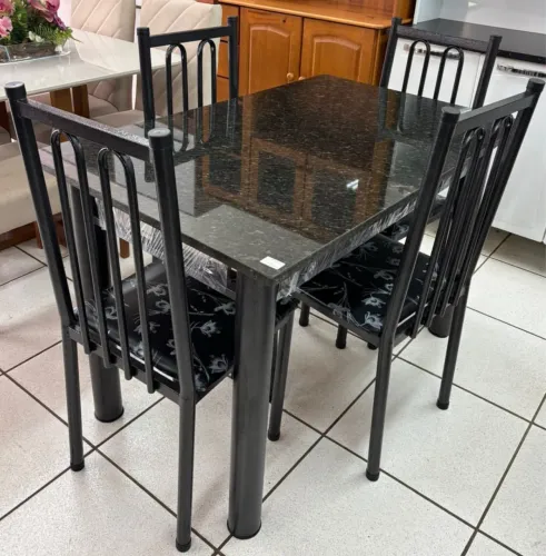 Mesa Com 04 Cadeiras Nova 
