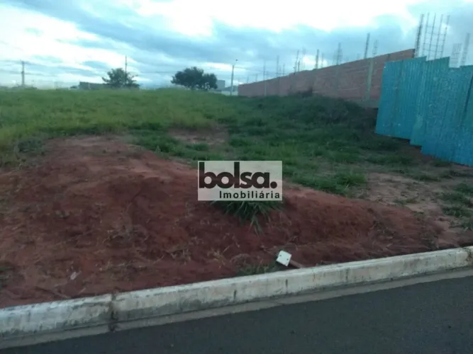 Terreno para venda com 311 m² em Residencial Villa de León-2, Piratininga - SP