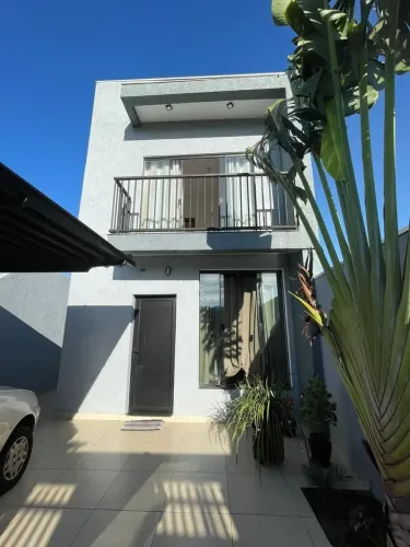 Sobrado para venda possui 107 metros quadrados com 3 quartos em Ipê - Foz do Iguaçu - PR