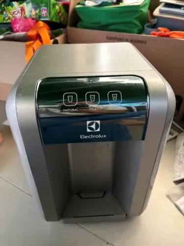 Vendo bebedor Eletrolux PE11X Bivolt