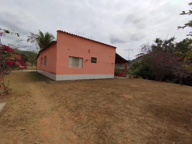 Fazenda/Sítio/Chácara para venda possui 3 metros quadrados em Centro - Marliéria - MG