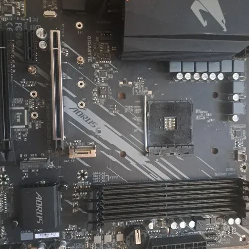 Placa Mãe B550M AORUS ELITE com defeito