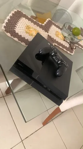Vendo ps4 feat um controle SÓ ACEITO PIX!