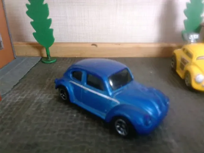 MINIATURA VW 1300 ESCALA 1/64.