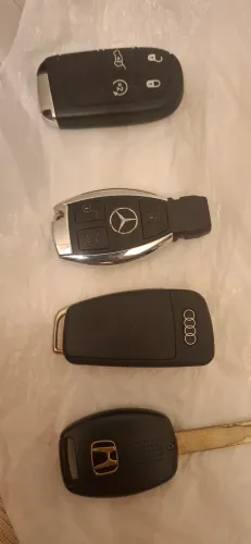 Chaves Geep Compass,Mercedes ,Audi e Honda 