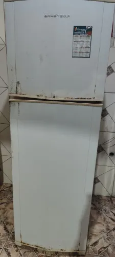 Vende_ se uma geladeira
