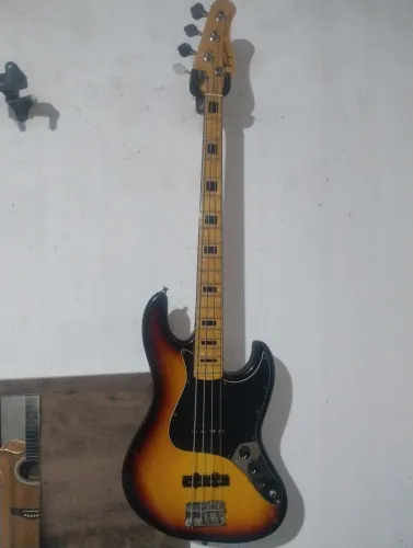 Contra baixo Tagima jazz Bass.
