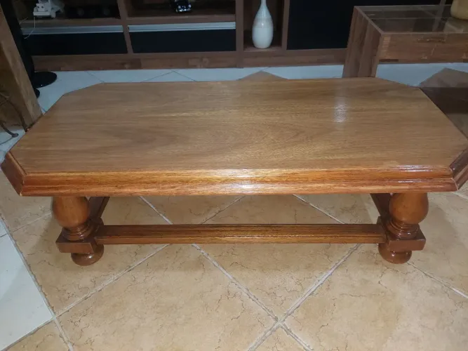 Mesa de centro madeira maciça (cerejeira)