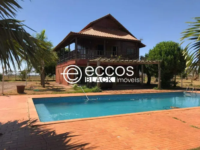 Chácara para aluguel, 8 quartos, 2 suítes, 4 vagas, Km 24,5 - Uberlândia/MG