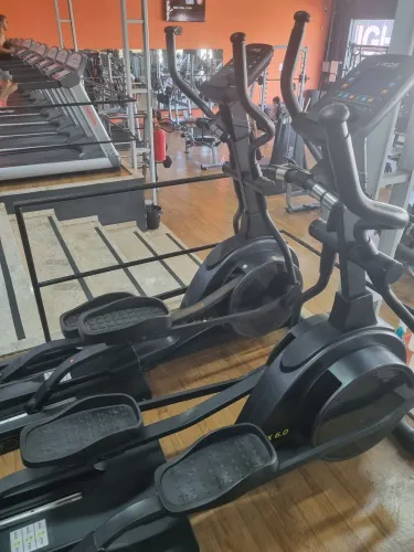 2 Elípticos kikos profissional, sem novos, excelente, sem marca de uso 10.000 cada.