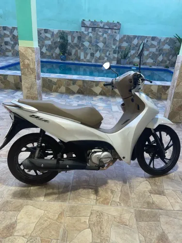 Vendo uma moto biz 125 Honda completa por 16.800