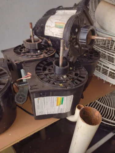 Vendo 10 motores de ventilador ventsol tenho as grades e as elices tmbm 