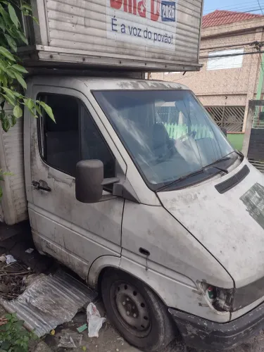 Vende-se caminhão 2001motor 2.0 com baú ou troca por carro de passeio volor 100.000.00 ...