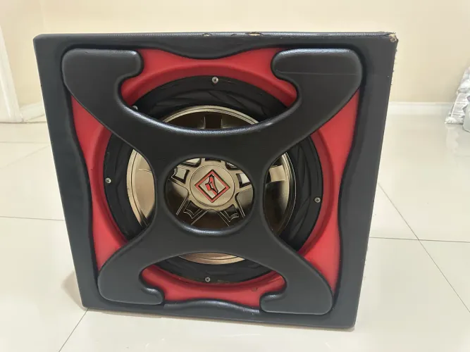 Caixa subwoofer bomber new edge 12?