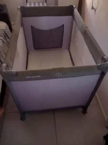 Cercado berço com mosquiteiro