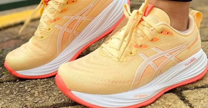Tênis feminino Cumulus 27 Asics cor laranja