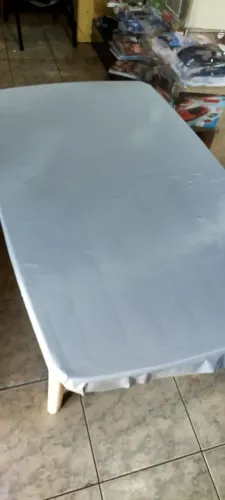 Mesa plástica desmontável