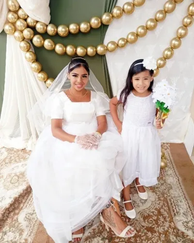Vestido de noiva completo véu i luvas ainda tem a capa de guarda o vestido