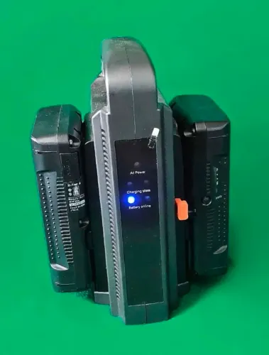 Carregador e 2 baterias para Câmera Black Magic Mini Ursa 12k