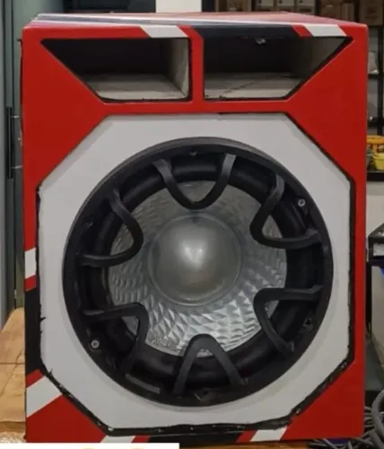 Vendo caixa de 12 com grave da bravox, cor preta 