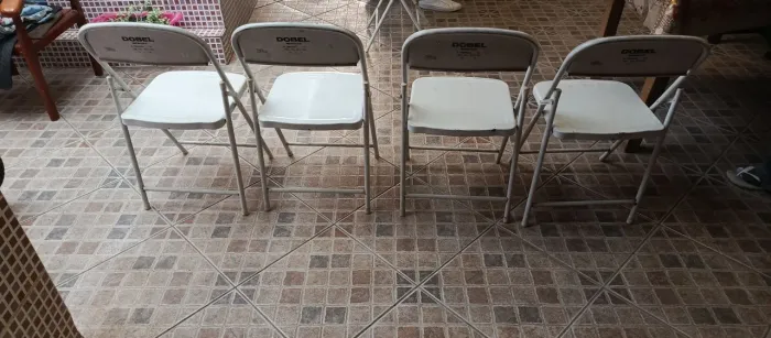 Cadeira de aço dobrável usada 