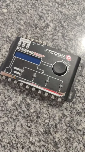 Acessório de som automotivo