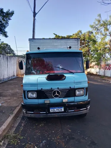 Vendo caminhão baú 608D