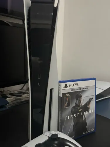 PS5 FAT COM LEITOR + JOGO 007 FIRST LIGHT FÍSICO